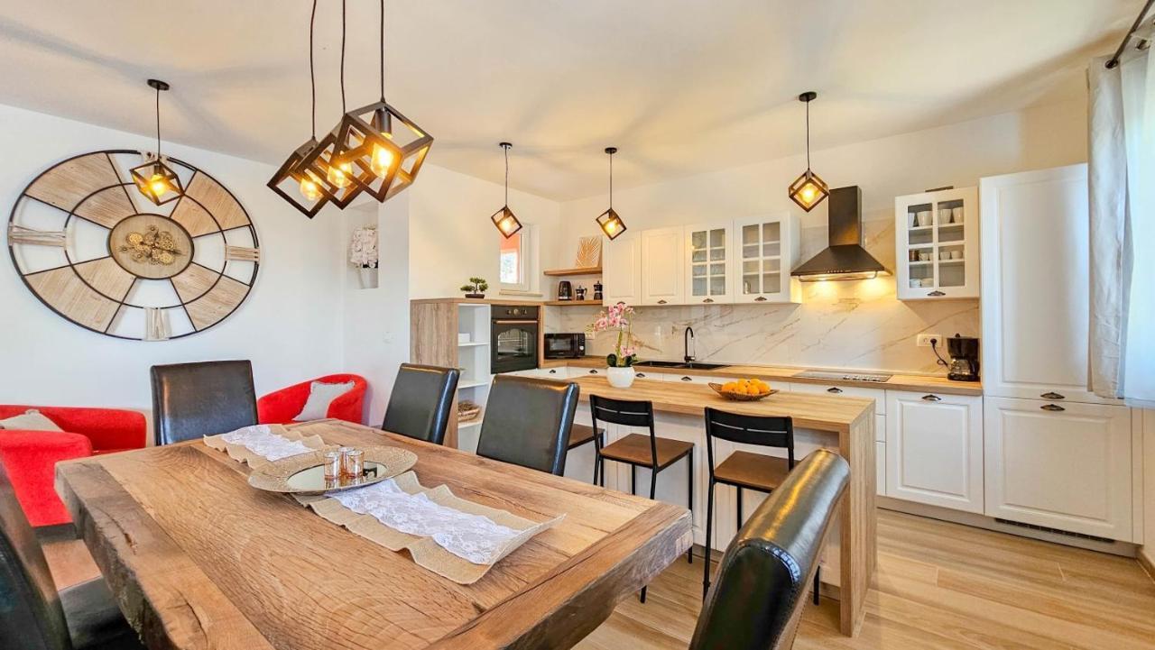 Casa Gojtan Villa Karigador Eksteriør billede